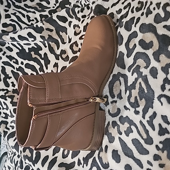 Michael Kors anule boot  size 7 .5  cameo - Picture 3 of 3